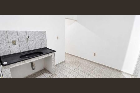 Sala/Cozinha de kitnet/studio para alugar com 1 quarto, 30m² em Inhoaíba, Rio de Janeiro