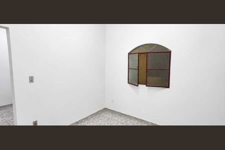 Quarto de kitnet/studio para alugar com 1 quarto, 30m² em Inhoaíba, Rio de Janeiro