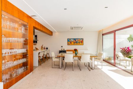 Casa de Condomínio à venda com 3 quartos, 536m² em Jardim Petropolis, São Paulo