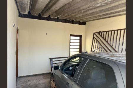 Garagem de casa para alugar com 3 quartos, 110m² em Carajás, Uberlândia