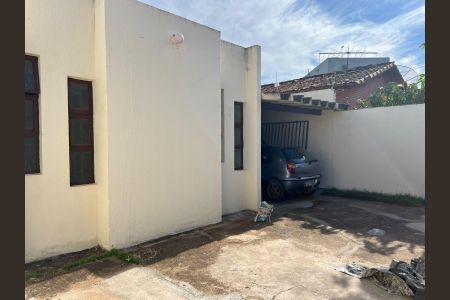 Quintal/Garagem de casa para alugar com 3 quartos, 110m² em Carajás, Uberlândia
