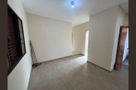 Casa para alugar com 110m², 3 quartos e 3 vagas Casa para alugar com 110m², 3 quartos e 3 vagasSala