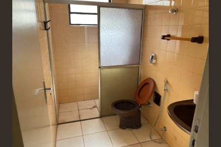 Banheiro de casa para alugar com 3 quartos, 110m² em Carajás, Uberlândia