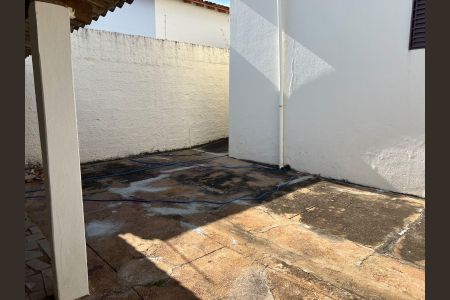 Quintal de casa para alugar com 3 quartos, 110m² em Carajás, Uberlândia