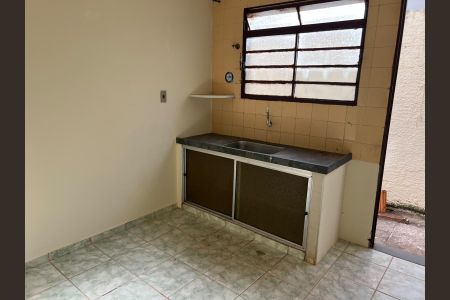 Cozinha de casa para alugar com 3 quartos, 110m² em Carajás, Uberlândia