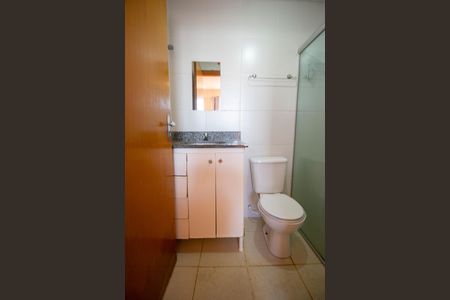 Banheiro social de apartamento à venda com 1 quarto, 25m² em Qnn 23, Brasília