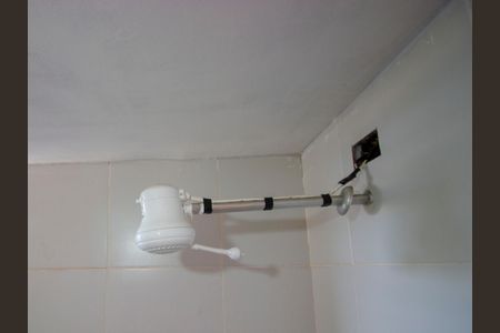 Banheiro social de apartamento à venda com 1 quarto, 25m² em Qnn 23, Brasília