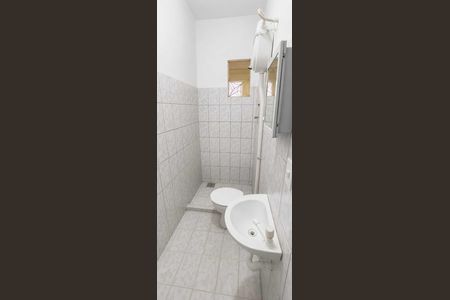 Banheiro de kitnet/studio para alugar com 1 quarto, 30m² em Inhoaíba, Rio de Janeiro