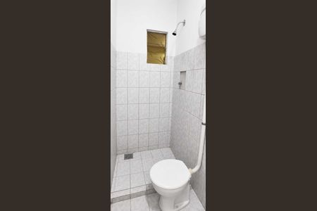 Banheiro de kitnet/studio para alugar com 1 quarto, 30m² em Inhoaíba, Rio de Janeiro