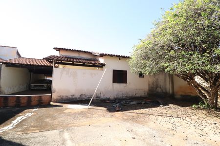Quintal de casa para alugar com 3 quartos, 150m² em Santa Mônica, Uberlândia