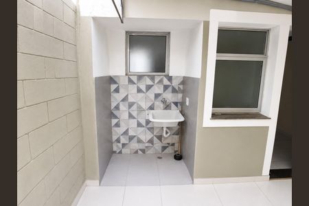 Área de serviço de casa de condomínio para alugar com 2 quartos, 60m² em Jardim Sao Victor, Osasco