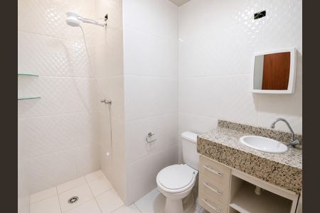 Banheiro de casa de condomínio para alugar com 2 quartos, 60m² em Jardim Sao Victor, Osasco