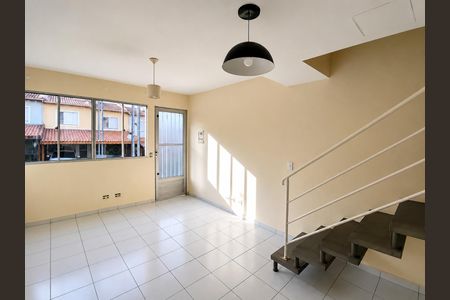 Casa de Condomínio para alugar com 2 quartos, 60m² em Jardim Sao Victor, Osasco
