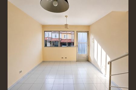 Sala de casa de condomínio para alugar com 2 quartos, 60m² em Jardim Sao Victor, Osasco