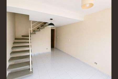 Sala de casa de condomínio para alugar com 2 quartos, 60m² em Jardim Sao Victor, Osasco
