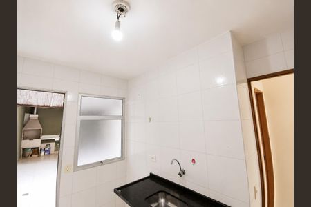 Cozinha de casa de condomínio para alugar com 2 quartos, 60m² em Jardim Sao Victor, Osasco