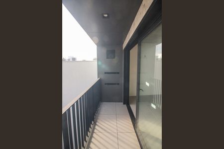 Sacada da sala de kitnet/studio à venda com 1 quarto, 36m² em Menino Deus, Porto Alegre