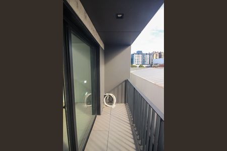 Sacada da sala de kitnet/studio à venda com 1 quarto, 36m² em Menino Deus, Porto Alegre