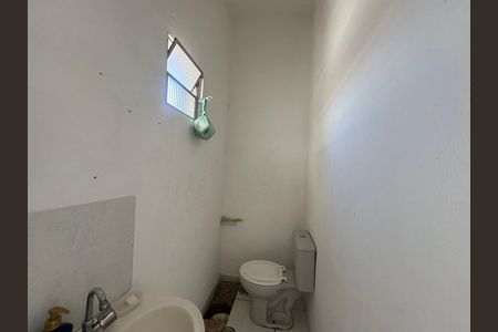 Banheiro 2 de casa à venda com 4 quartos, 233m² em Parque dos Camargos, Barueri