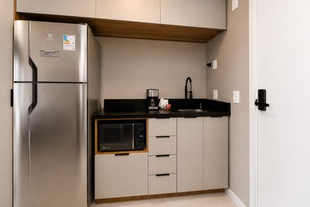 Cozinha de kitnet/studio para alugar com 1 quarto, 24m² em Boa Vista, Porto Alegre
