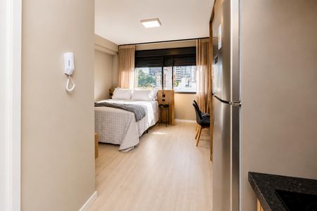 Quarto de kitnet/studio para alugar com 1 quarto, 24m² em Boa Vista, Porto Alegre