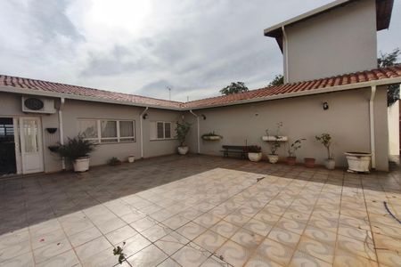 Casa para alugar com 250m², 4 quartos e 3 vagas Casa para alugar com 250m², 4 quartos e 3 vagasQuintal