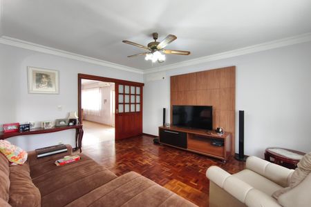 Casa para alugar com 250m², 4 quartos e 3 vagas Casa para alugar com 250m², 4 quartos e 3 vagasSala de TV
