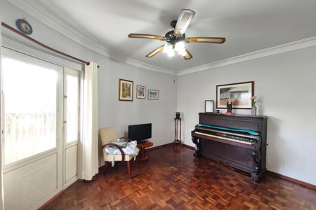 Casa para alugar com 250m², 4 quartos e 3 vagas Casa para alugar com 250m², 4 quartos e 3 vagasSala de Estar