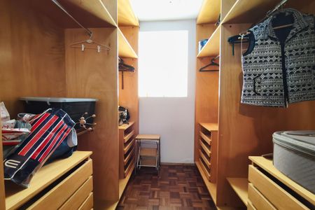 Casa para alugar com 250m², 4 quartos e 3 vagas Casa para alugar com 250m², 4 quartos e 3 vagasCloset Suíte 3
