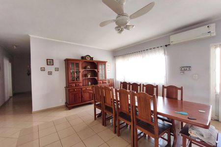 Casa para alugar com 250m², 4 quartos e 3 vagas Casa para alugar com 250m², 4 quartos e 3 vagasSala de Jantar