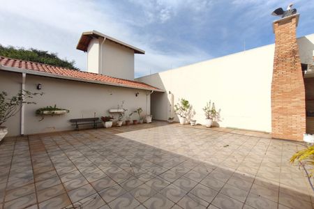 Casa para alugar com 250m², 4 quartos e 3 vagas Casa para alugar com 250m², 4 quartos e 3 vagasQuintal