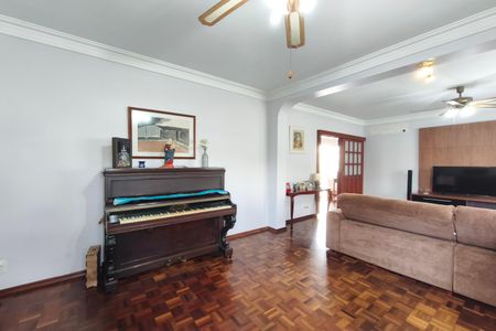 Casa para alugar com 250m², 4 quartos e 3 vagas Casa para alugar com 250m², 4 quartos e 3 vagasSala de Estar