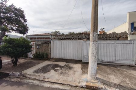 Casa para alugar com 250m², 4 quartos e 3 vagas Casa para alugar com 250m², 4 quartos e 3 vagasFachada