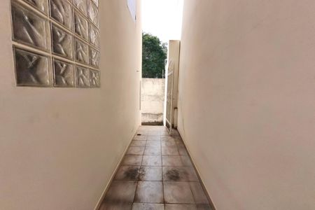 Casa para alugar com 250m², 4 quartos e 3 vagas Casa para alugar com 250m², 4 quartos e 3 vagasCorredor - Quintal