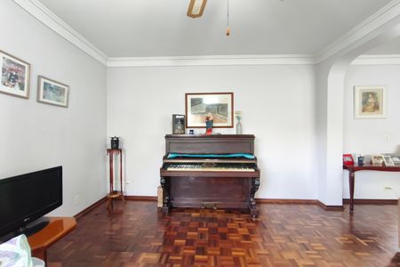 Casa para alugar com 250m², 4 quartos e 3 vagas Casa para alugar com 250m², 4 quartos e 3 vagasSala de Estar