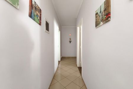 Casa para alugar com 250m², 4 quartos e 3 vagas Casa para alugar com 250m², 4 quartos e 3 vagasCorredor