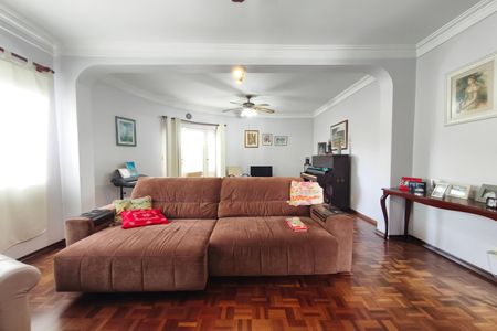 Casa para alugar com 250m², 4 quartos e 3 vagas Casa para alugar com 250m², 4 quartos e 3 vagasSala de TV