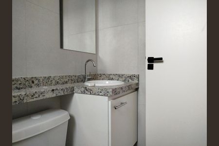 Banheiro de kitnet/studio à venda com 1 quarto, 30m² em Vila Santa Isabel, São Paulo