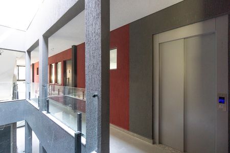 Apartamento à venda com 30m², 1 quarto e sem vaga Apartamento à venda com 30m², 1 quarto e sem vagaHall do elevador