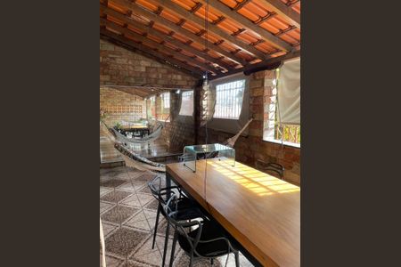 Casa para alugar com 210m², 5 quartos e 1 vaga