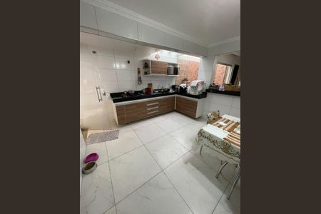 Casa para alugar com 210m², 5 quartos e 1 vaga Casa para alugar com 210m², 5 quartos e 1 vagaCozinha