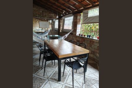 Casa para alugar com 210m², 5 quartos e 1 vaga