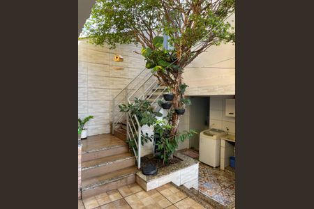 Casa para alugar com 210m², 5 quartos e 1 vaga