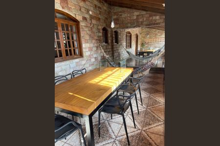 Casa para alugar com 210m², 5 quartos e 1 vaga