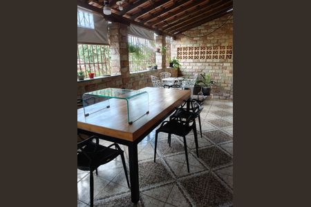 Casa para alugar com 210m², 5 quartos e 1 vaga