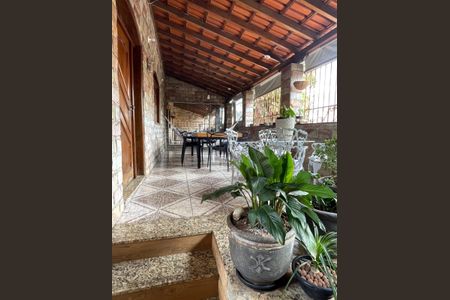 Casa para alugar com 210m², 5 quartos e 1 vaga