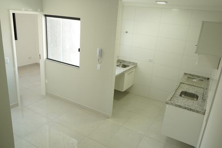 Sala e cozinha de apartamento à venda com 2 quartos, 40m² em Vila Santa Isabel, São Paulo