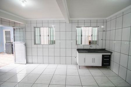 SALA E COZINHA de casa para alugar com 2 quartos, 55m² em Jardim Peri, São Paulo