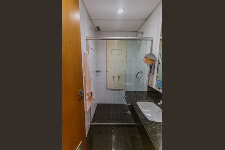 Banheiro Social de kitnet/studio à venda com 1 quarto, 32m² em Lourdes, Belo Horizonte