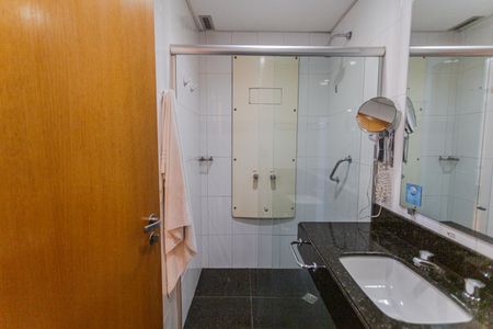 Banheiro Social de kitnet/studio à venda com 1 quarto, 32m² em Lourdes, Belo Horizonte